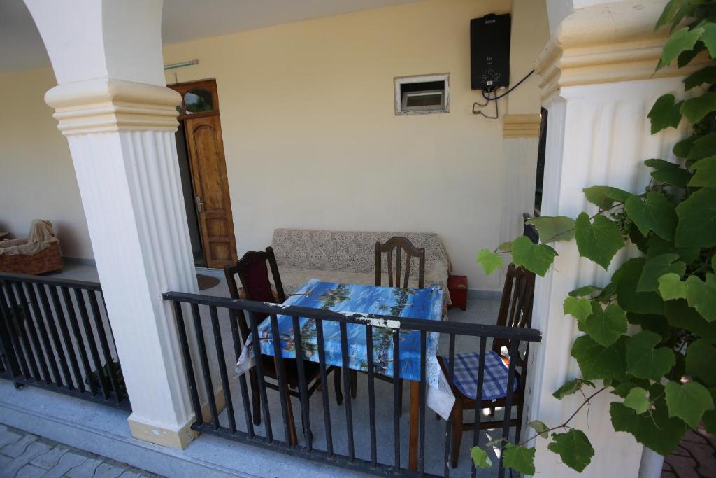 Talo's Guest House room 6
